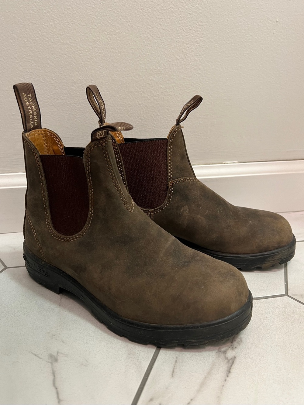 Blundstone 585 Rustic Brown Premium Leather Chelsea Boots Size 6 Womens